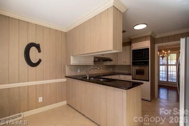 1405 Lyndhurst Drive, High Point, NC 27262