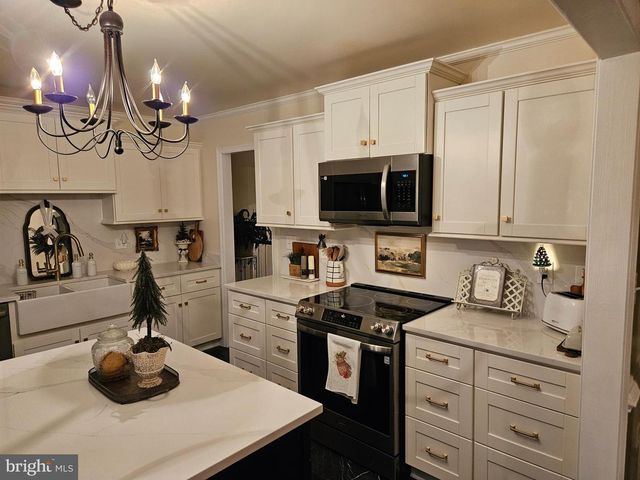 14464 LIPSCOMB HILL LN, Milford, VA 22514