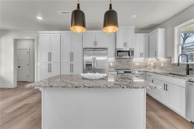 20 Marionet Lane, Bella Vista, AR 72714