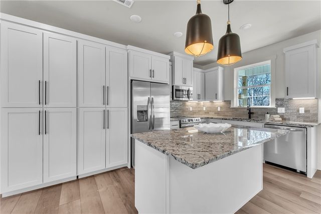 20 Marionet Lane, Bella Vista, AR 72714