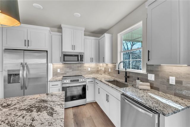 20 Marionet Lane, Bella Vista, AR 72714