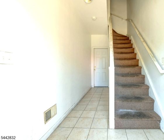 98 Lafayette St, Paterson City, NJ 07501