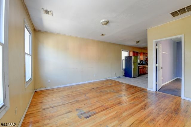 98 Lafayette St, Paterson City, NJ 07501