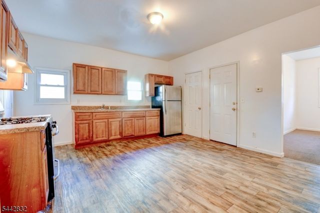 98 Lafayette St, Paterson City, NJ 07501
