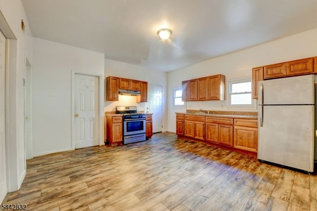 98 Lafayette St, Paterson City, NJ 07501