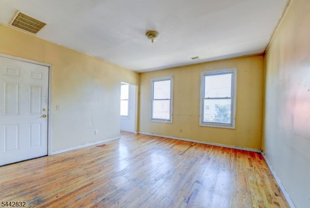 98 Lafayette St, Paterson City, NJ 07501