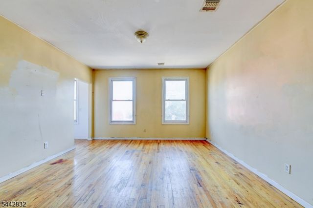 98 Lafayette St, Paterson City, NJ 07501