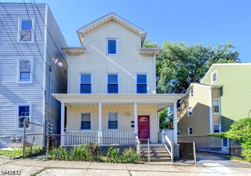 98 Lafayette St, Paterson City, NJ 07501