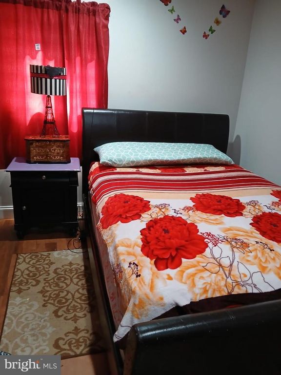 Image 10 of property listing at 8103 MANSON, Hyattsville, MD 20785