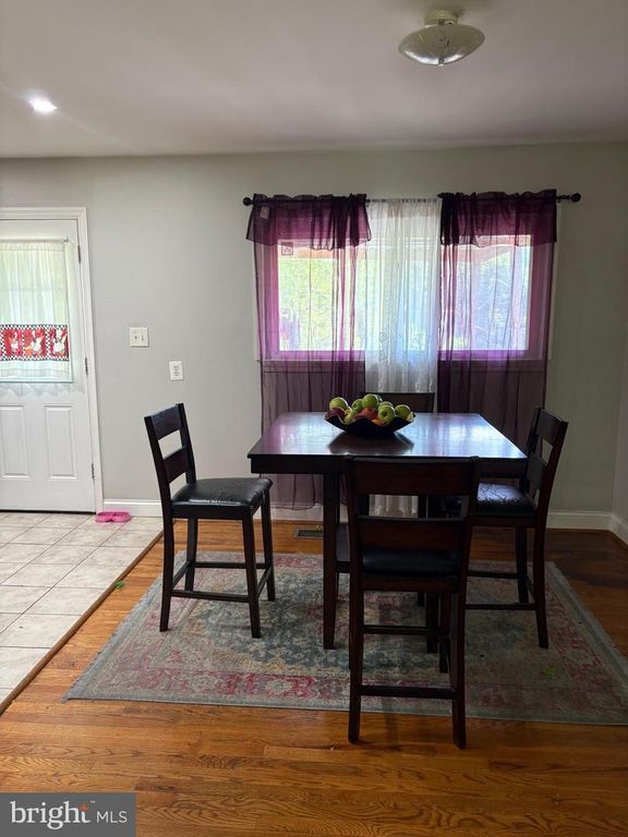 Image 5 of property listing at 8103 MANSON, Hyattsville, MD 20785