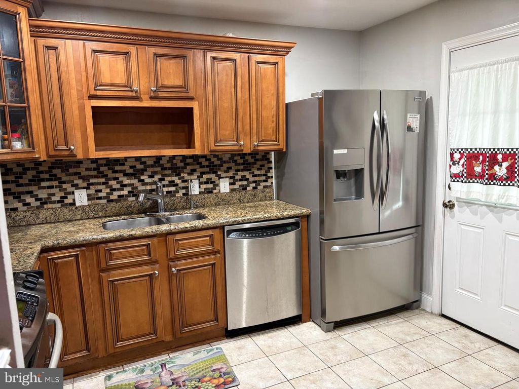 Image 6 of property listing at 8103 MANSON, Hyattsville, MD 20785