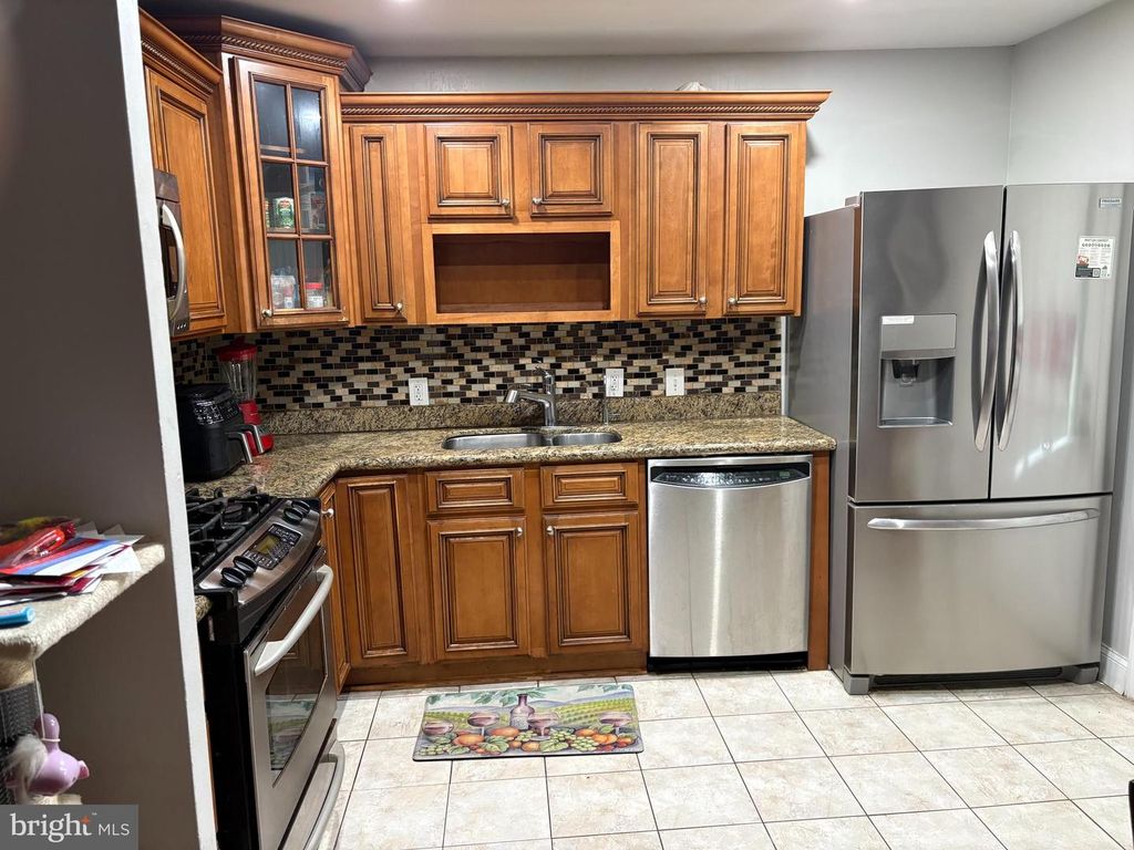 Image 8 of property listing at 8103 MANSON, Hyattsville, MD 20785