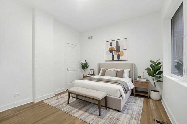 1445 W Grand Avenue 1E, Chicago, IL 60642