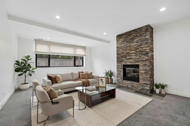 1445 W Grand Avenue 1E, Chicago, IL 60642