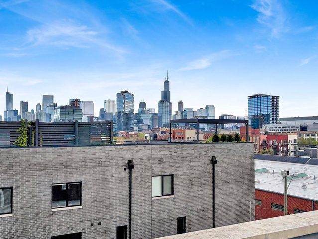 1445 W Grand Avenue 1E, Chicago, IL 60642