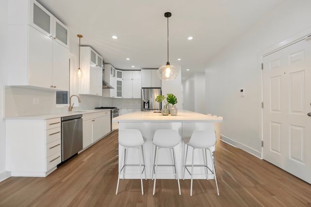 1445 W Grand Avenue 1E, Chicago, IL 60642