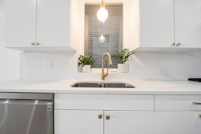 1445 W Grand Avenue 1E, Chicago, IL 60642