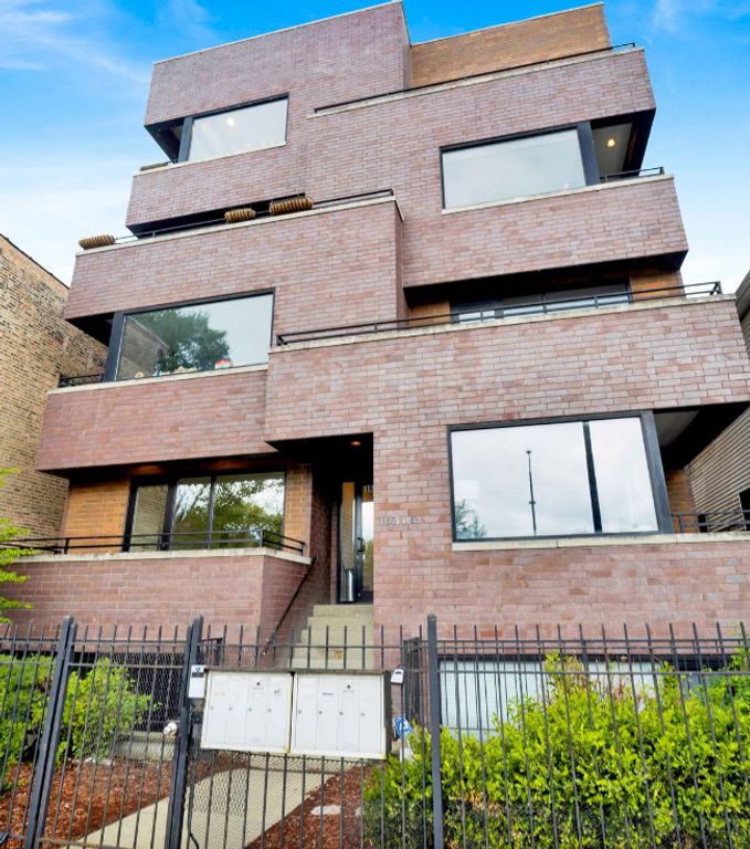 1445 W Grand Avenue 1E, Chicago, IL 60642