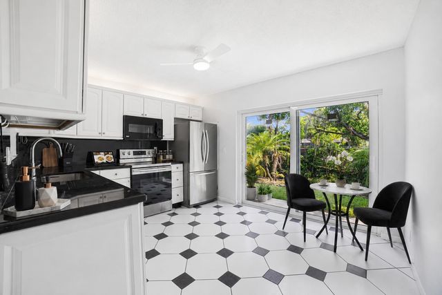 5284 Breadfruit Circle, Delray Beach, FL 33484