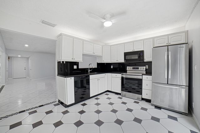 5284 Breadfruit Circle, Delray Beach, FL 33484