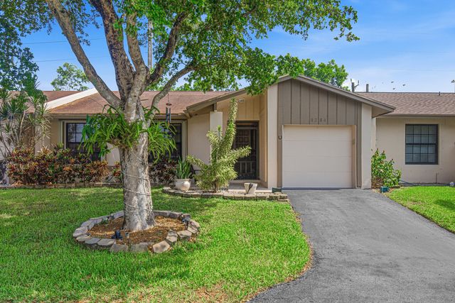 5284 Breadfruit Circle, Delray Beach, FL 33484