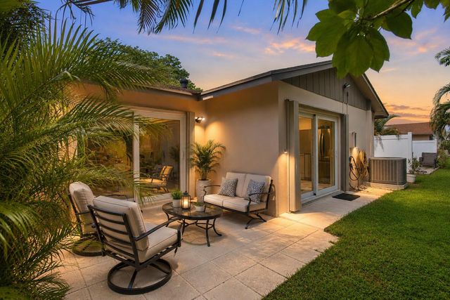 5284 Breadfruit Circle, Delray Beach, FL 33484