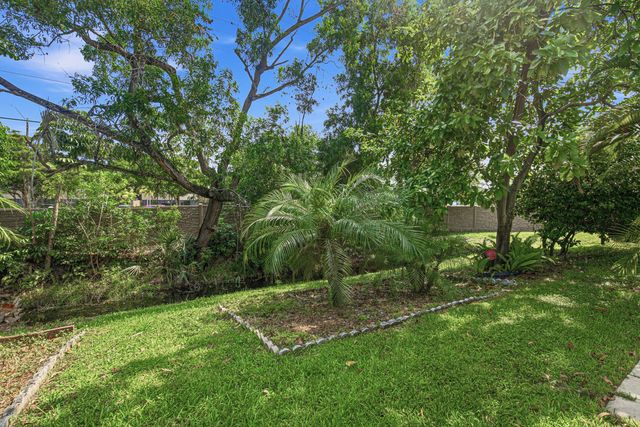 5284 Breadfruit Circle, Delray Beach, FL 33484