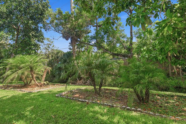 5284 Breadfruit Circle, Delray Beach, FL 33484
