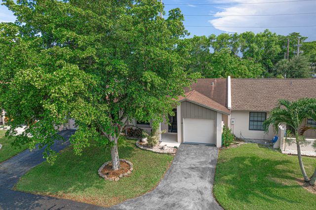 5284 Breadfruit Circle, Delray Beach, FL 33484