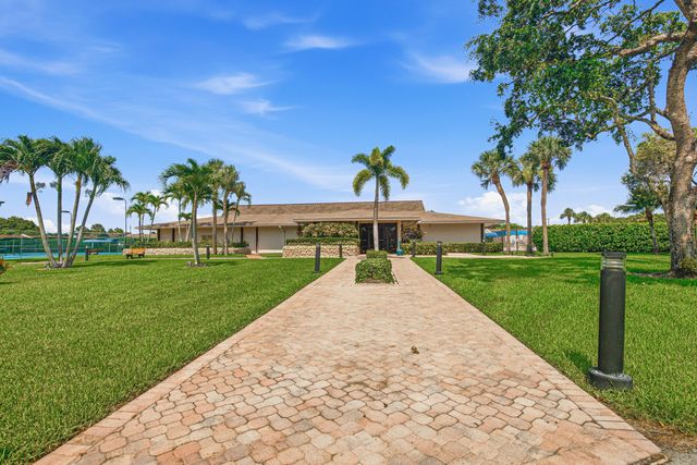 5284 Breadfruit Circle, Delray Beach, FL 33484
