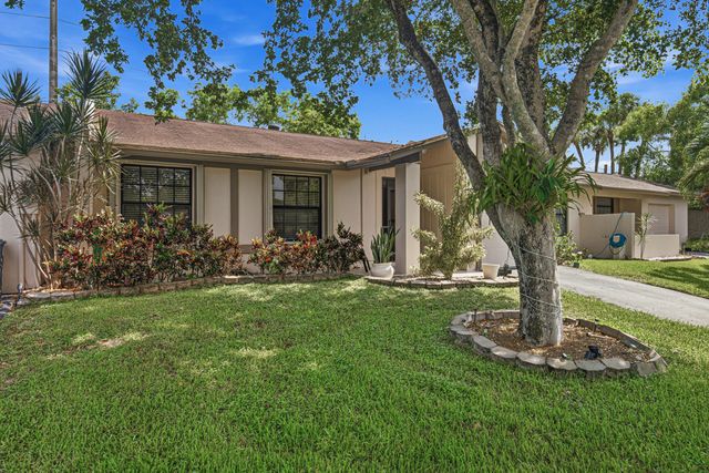 5284 Breadfruit Circle, Delray Beach, FL 33484