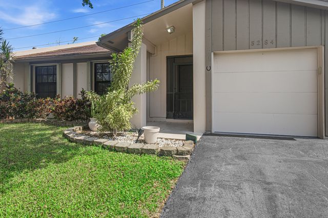 5284 Breadfruit Circle, Delray Beach, FL 33484