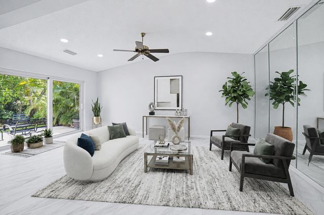 5284 Breadfruit Circle, Delray Beach, FL 33484