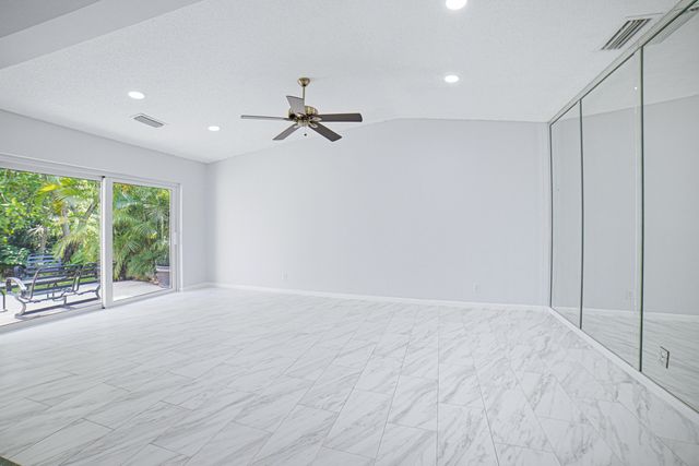 5284 Breadfruit Circle, Delray Beach, FL 33484