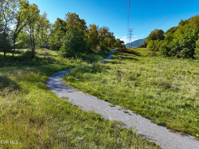 907 Cedar Grove Road, Johnson City, TN 37601