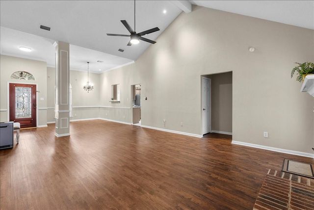 2733 W Oaks Boulevard, Pearland, TX 77584