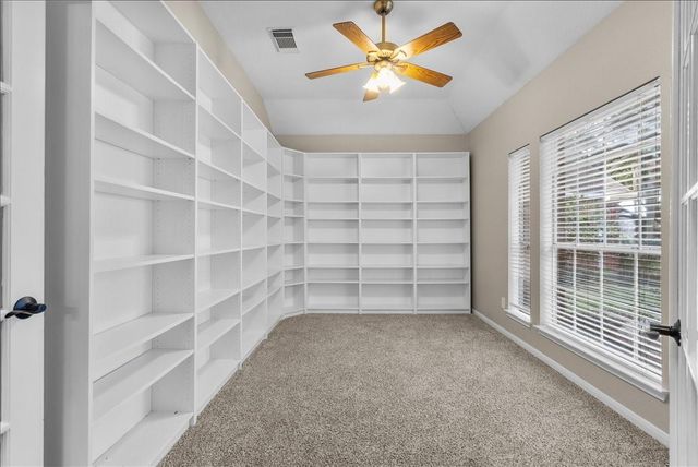 2733 W Oaks Boulevard, Pearland, TX 77584