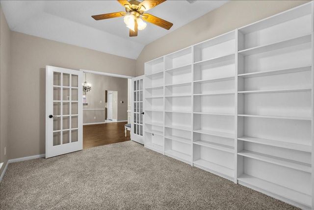 2733 W Oaks Boulevard, Pearland, TX 77584