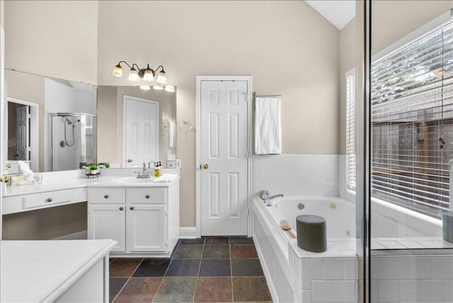 2733 W Oaks Boulevard, Pearland, TX 77584