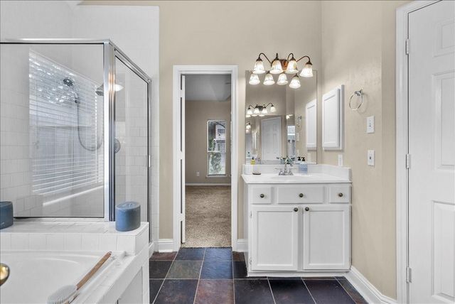 2733 W Oaks Boulevard, Pearland, TX 77584