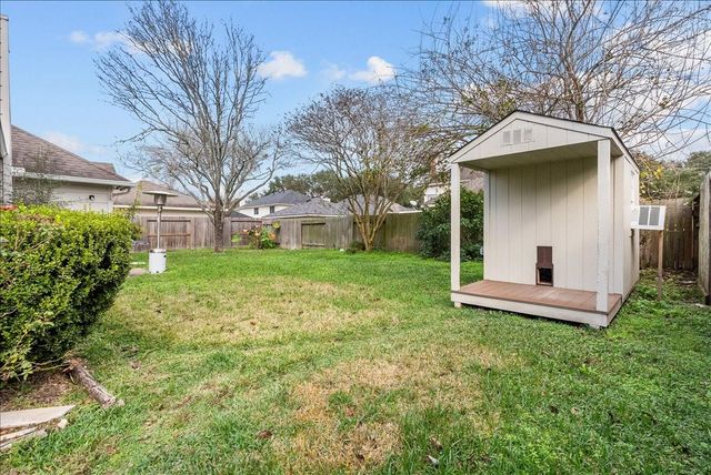 2733 W Oaks Boulevard, Pearland, TX 77584