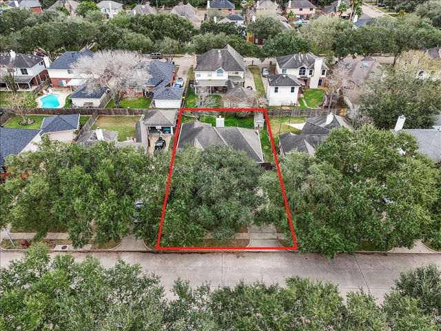 2733 W Oaks Boulevard, Pearland, TX 77584
