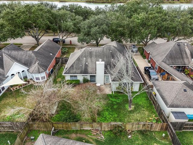 2733 W Oaks Boulevard, Pearland, TX 77584