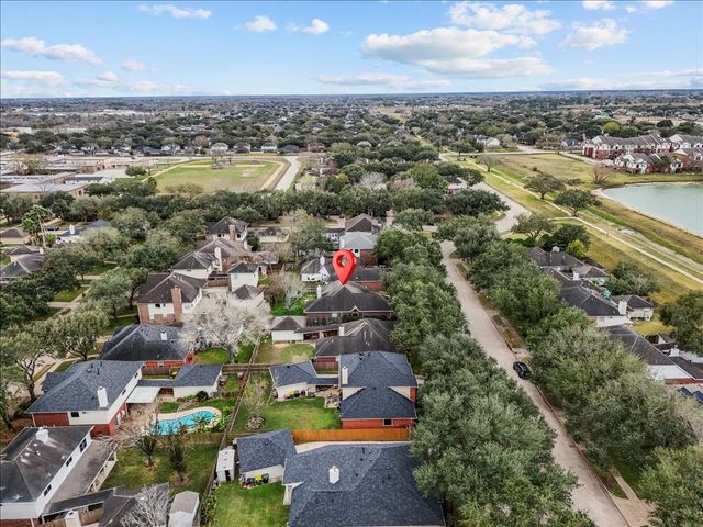 2733 W Oaks Boulevard, Pearland, TX 77584