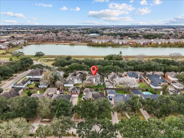 2733 W Oaks Boulevard, Pearland, TX 77584
