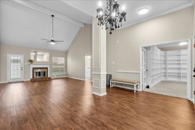 2733 W Oaks Boulevard, Pearland, TX 77584