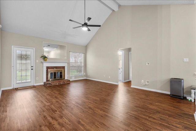 2733 W Oaks Boulevard, Pearland, TX 77584