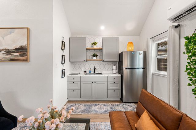 799 W Bartlett DR, Buda, TX 78610