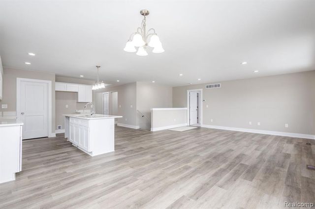 2339 Clifden, Davison, MI 48423