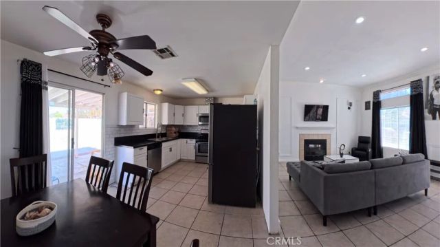 5851 Evergem, Palmdale, CA 93552